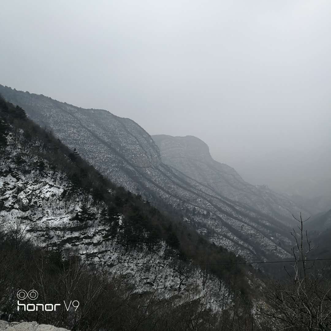 焦作市眾光耐酸瓷業(yè)有限公司開工前先去登登山，而且還是雪山